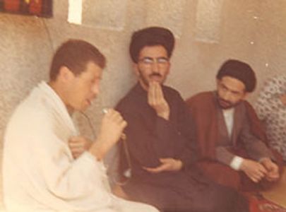 مرحوم شاهچراغی (امام جماعت حسینیه ارشاد) استاد سید هادی خسروشاهی ، عباسی مدنی (از حرکت اسلامی الجزائر) در مکه مکرمه